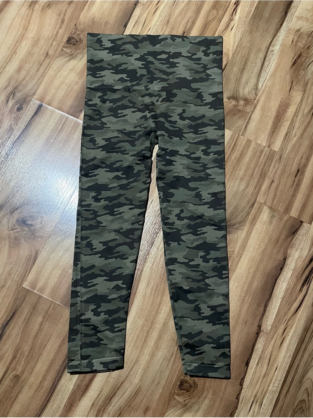SPANX Women's XL Look At Me Now High Rise Camouflage Cropped Leggings
